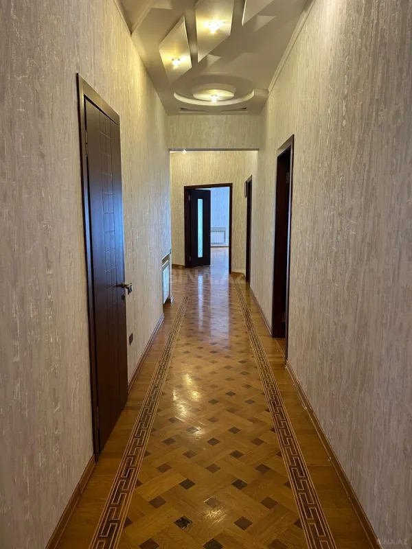 Satılır 5 otaqlı mənzil 250 m²