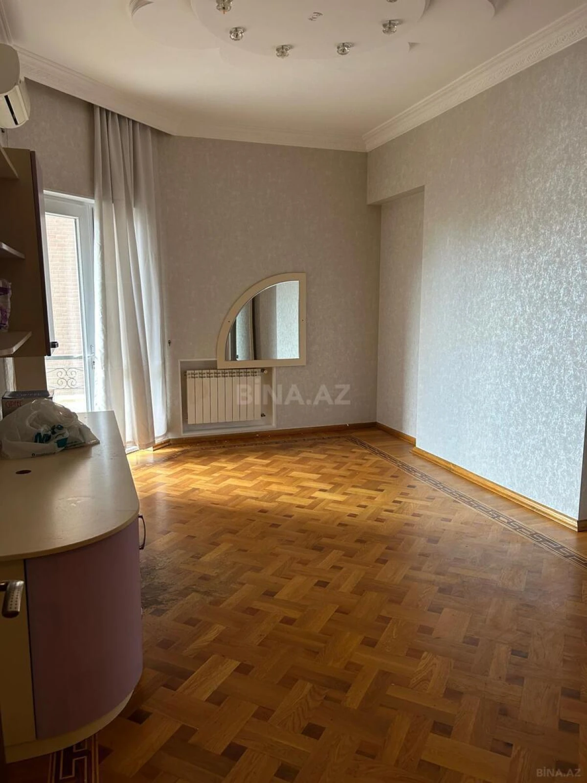 Satılır 5 otaqlı mənzil 250 m²