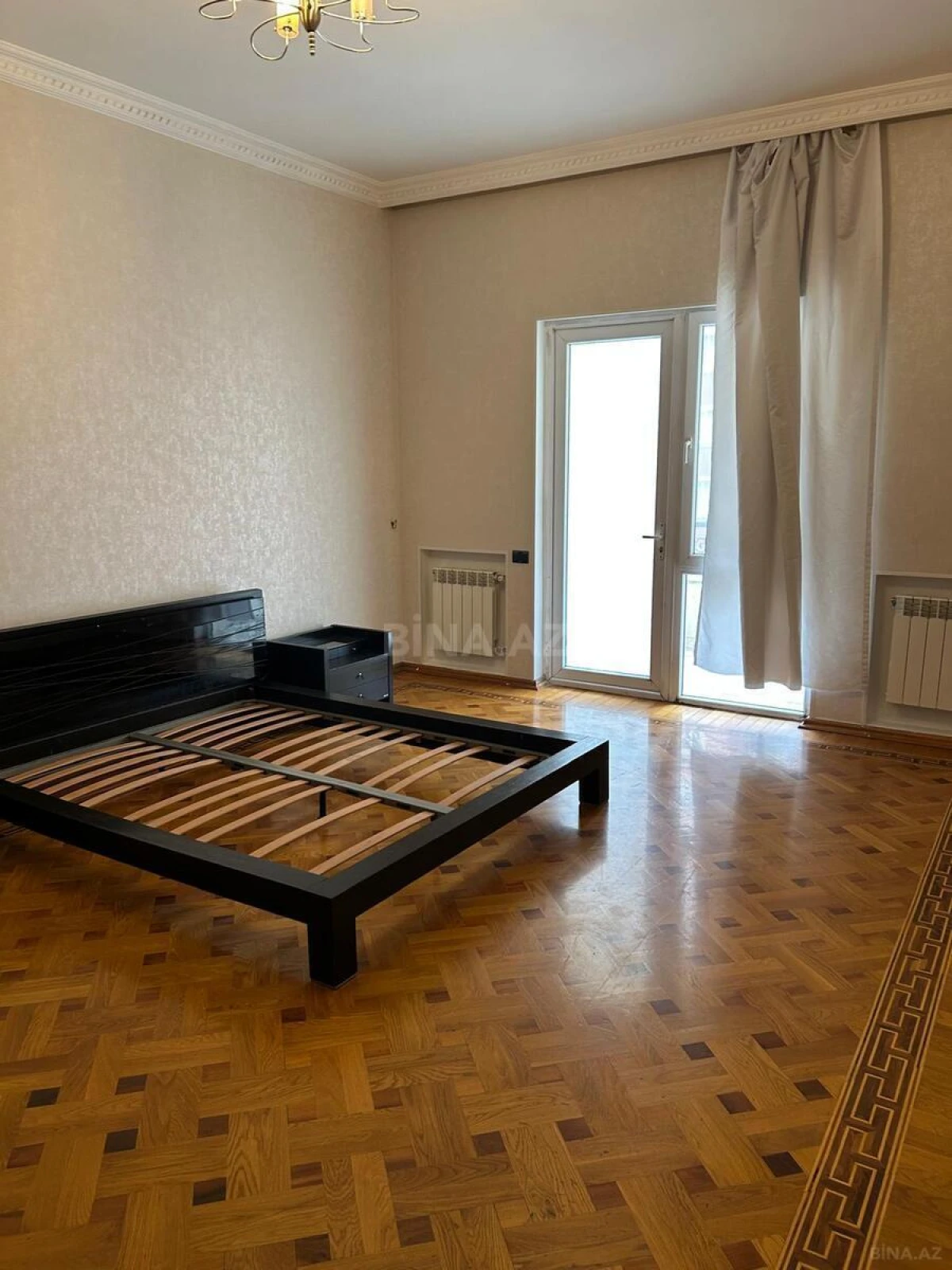 Satılır 5 otaqlı mənzil 250 m²