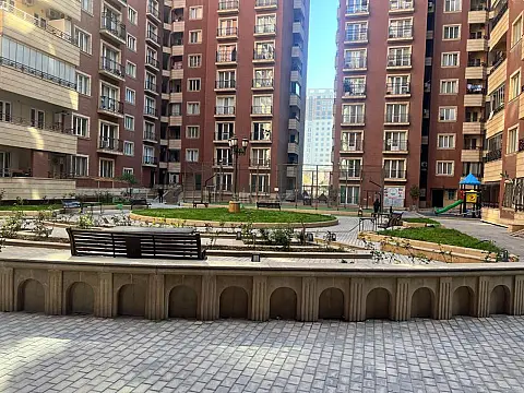 Satılır 5 otaqlı mənzil 250 m²