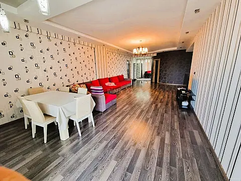 Kirayə verilir 3 otaqlı mənzil 165 m²