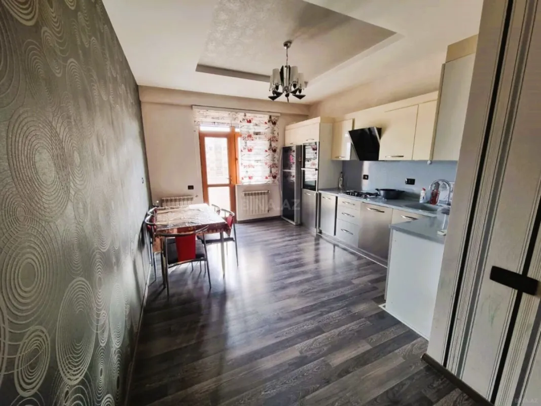 Kirayə verilir 3 otaqlı mənzil 165 m²