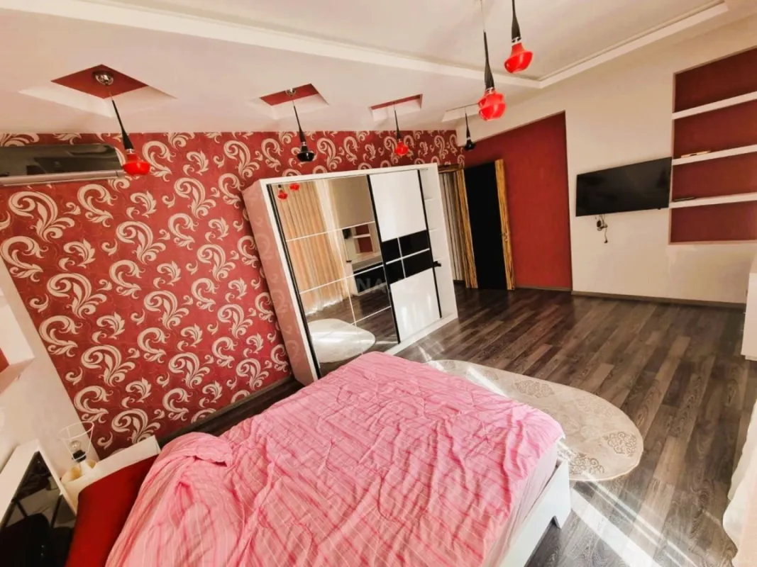 Kirayə verilir 3 otaqlı mənzil 165 m²