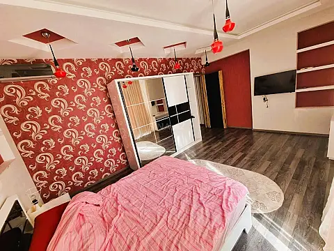 Kirayə verilir 3 otaqlı mənzil 165 m²
