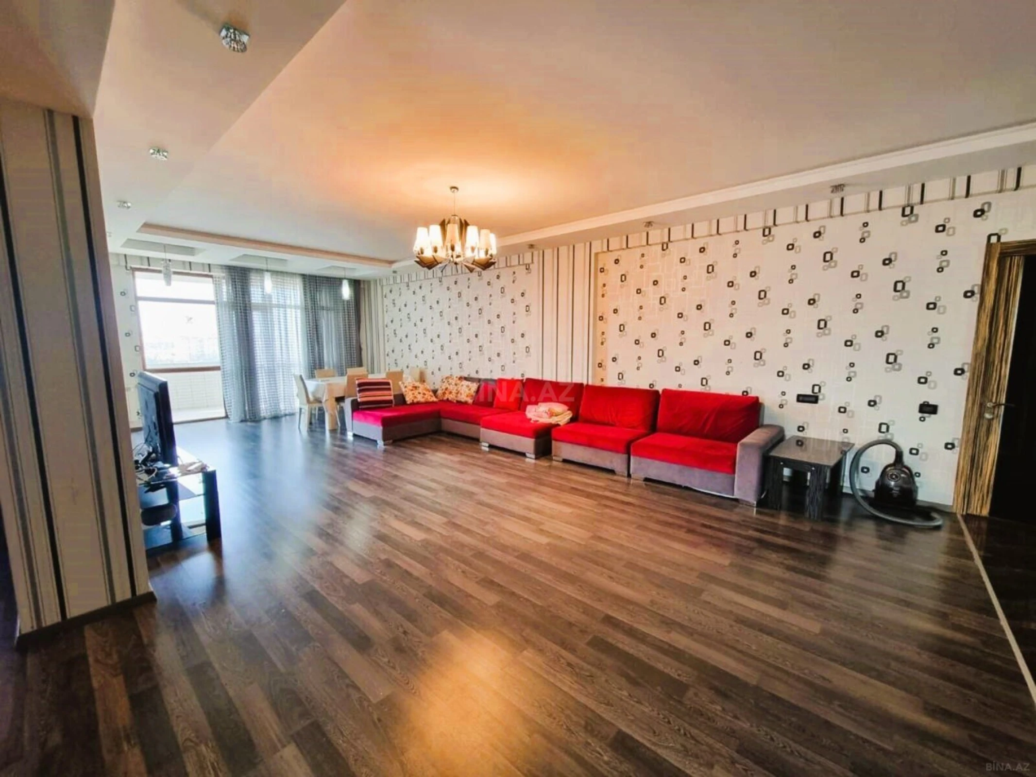 Kirayə verilir 3 otaqlı mənzil 165 m²