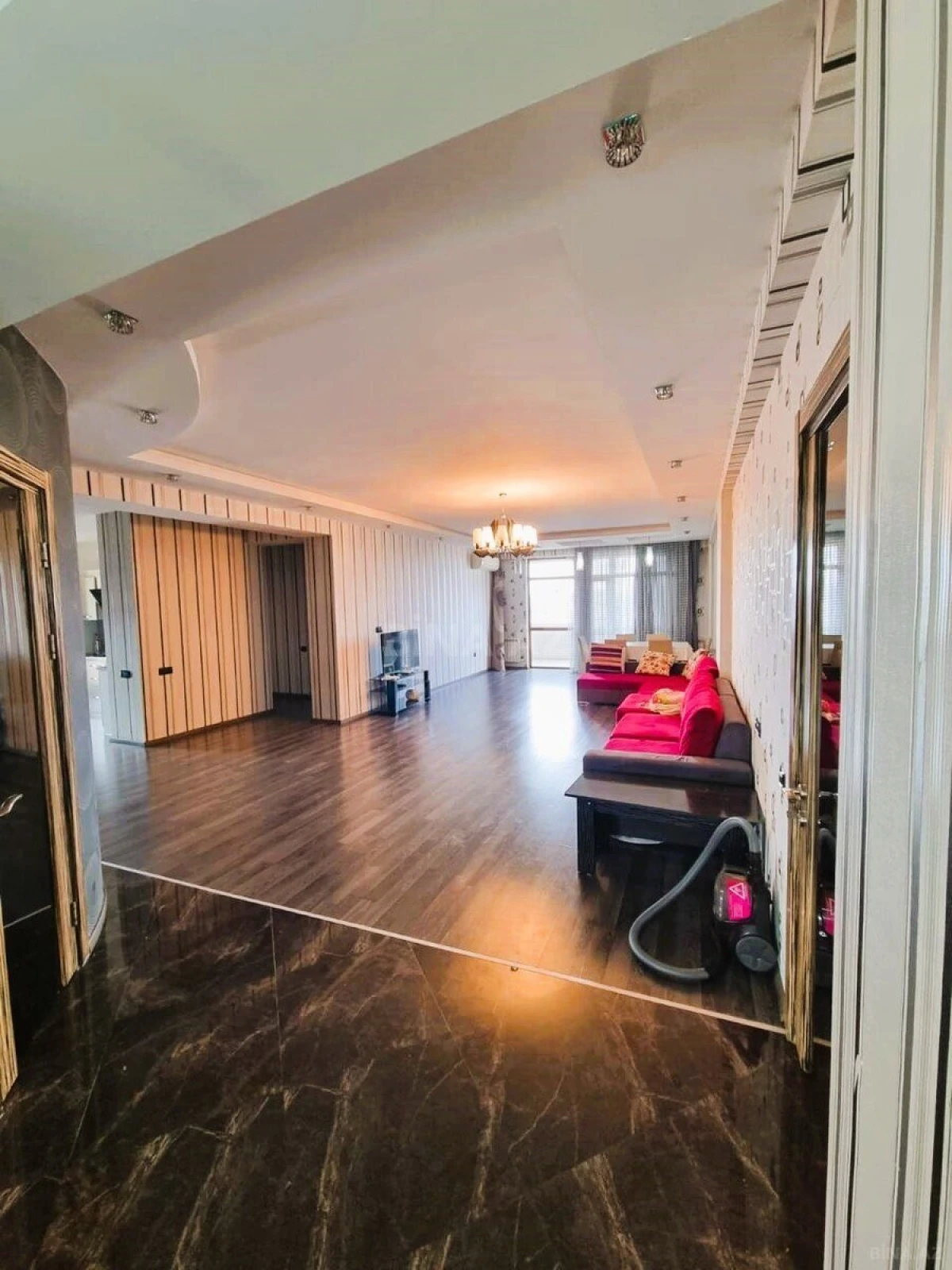 Kirayə verilir 3 otaqlı mənzil 165 m²