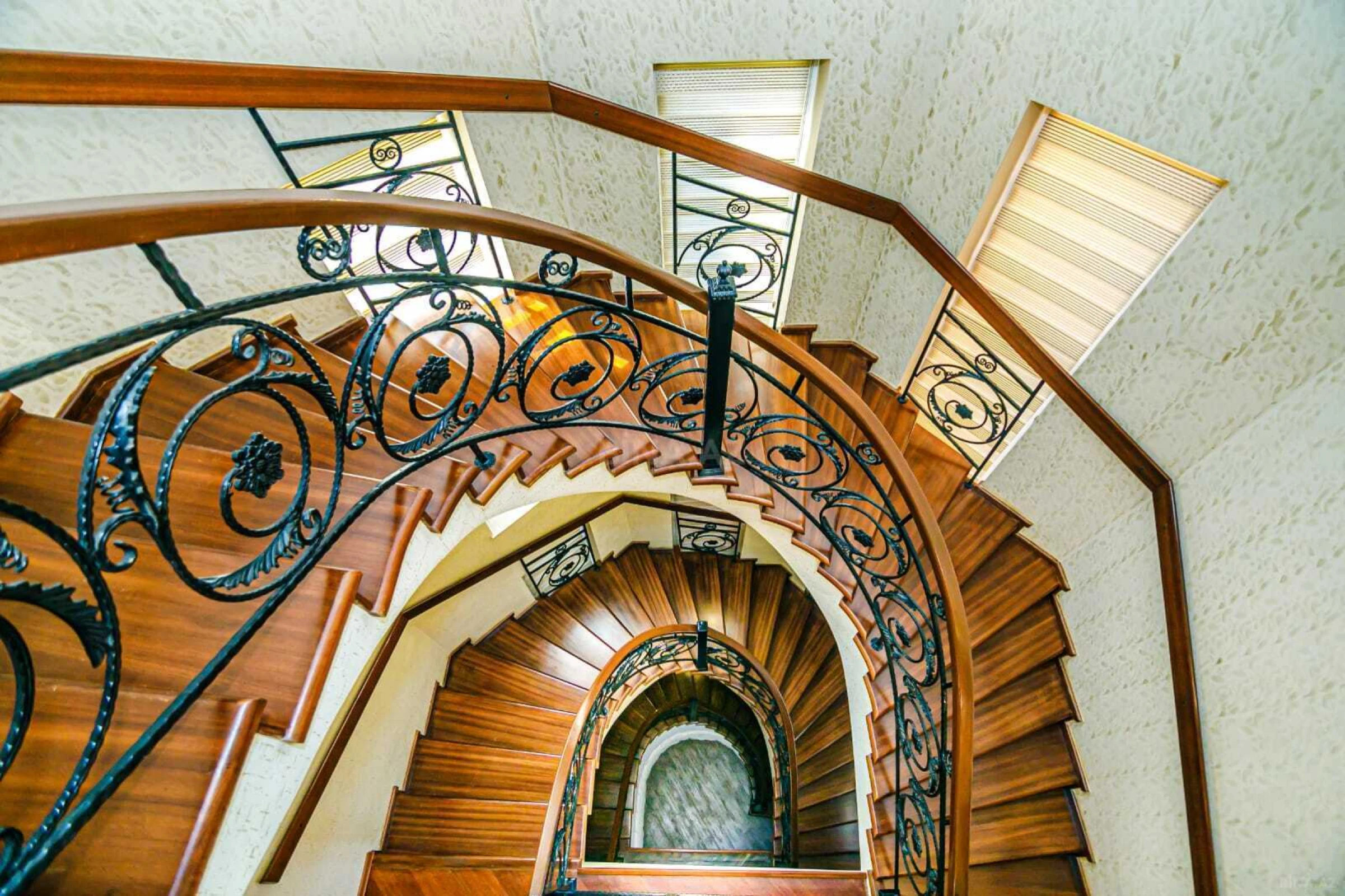 Kirayə verilir 8 otaqlı həyət evi 800 m²