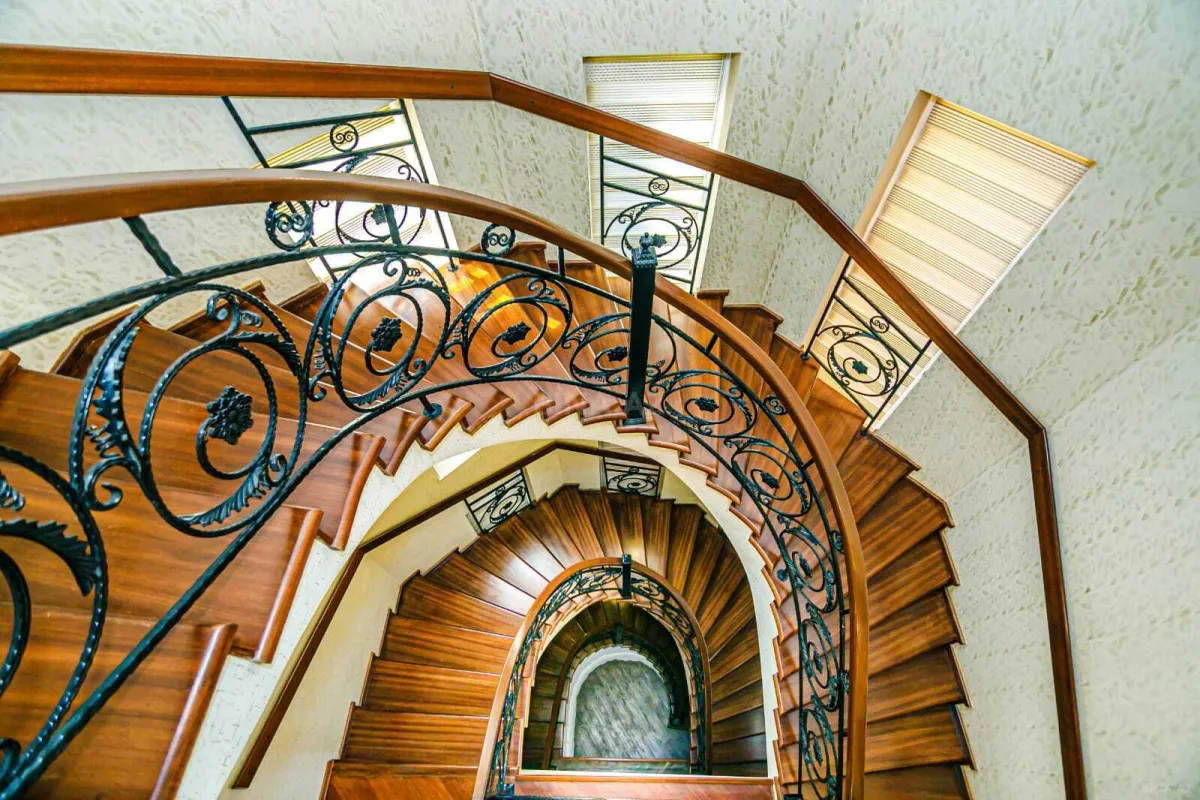 Kirayə verilir 8 otaqlı həyət evi 800 m²