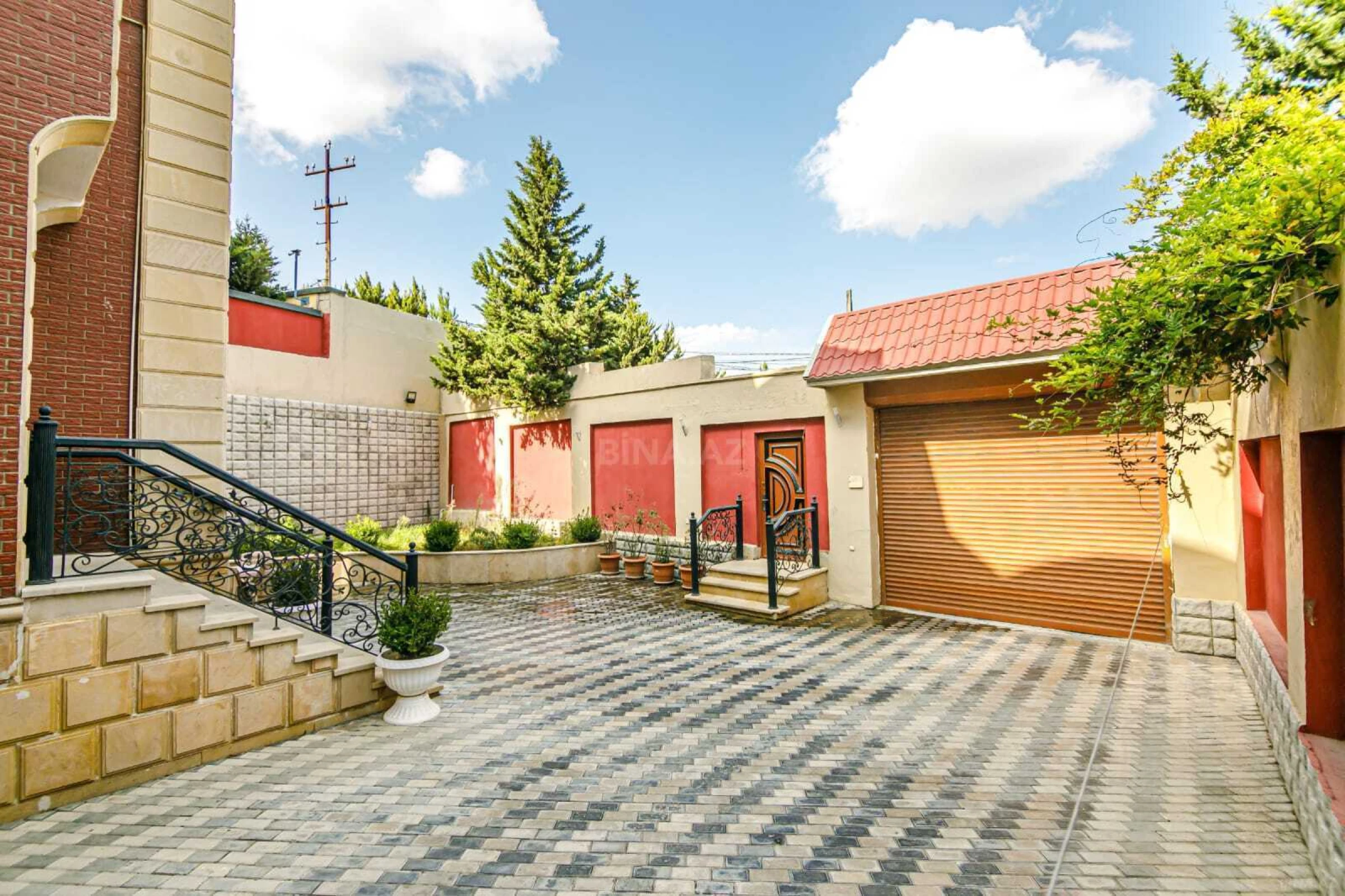 Kirayə verilir 8 otaqlı həyət evi 800 m²