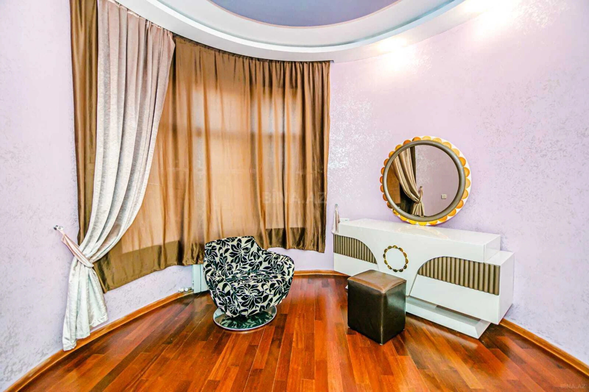 Kirayə verilir 8 otaqlı həyət evi 800 m²