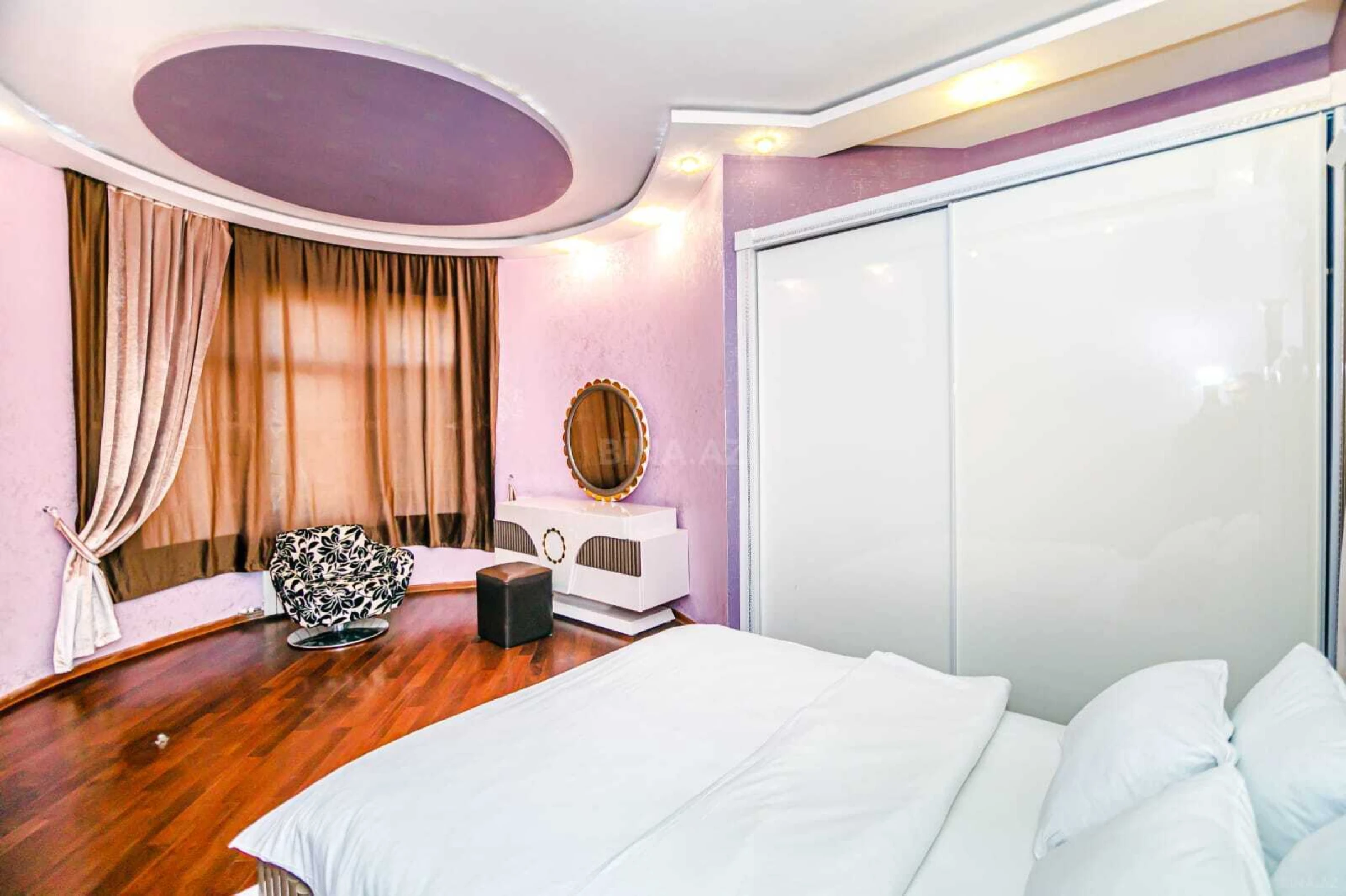 Kirayə verilir 8 otaqlı həyət evi 800 m²