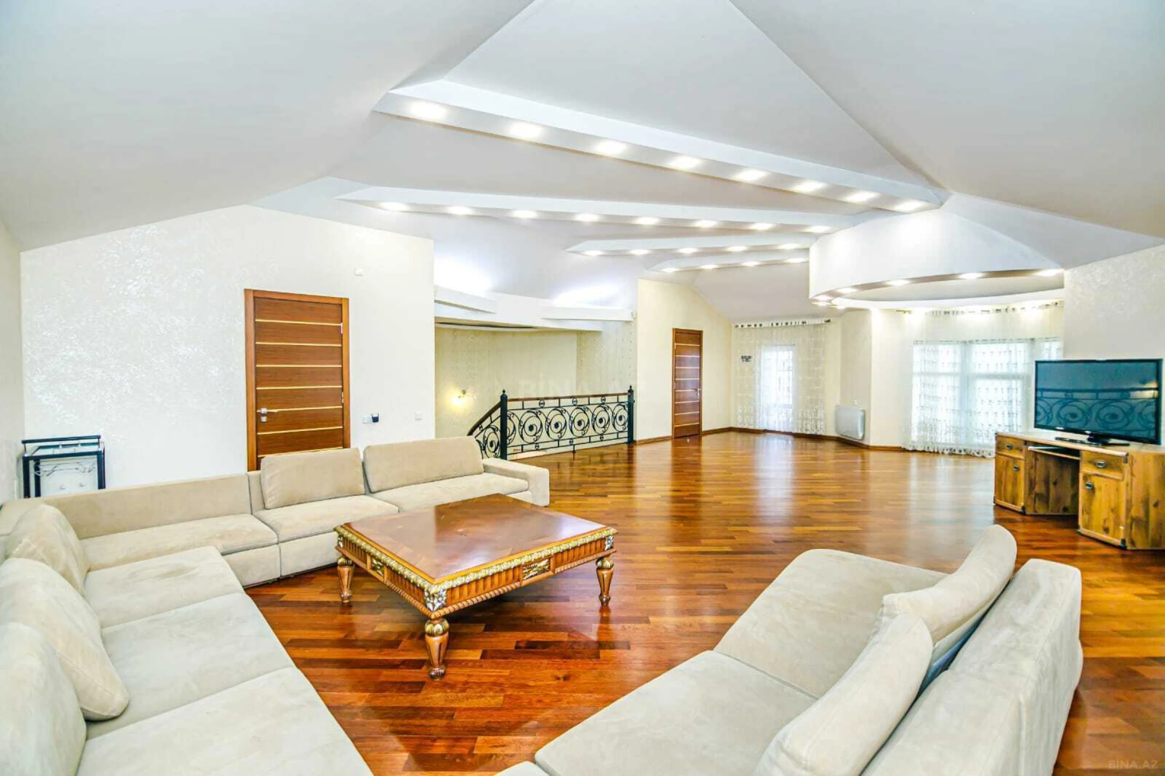 Kirayə verilir 8 otaqlı həyət evi 800 m²