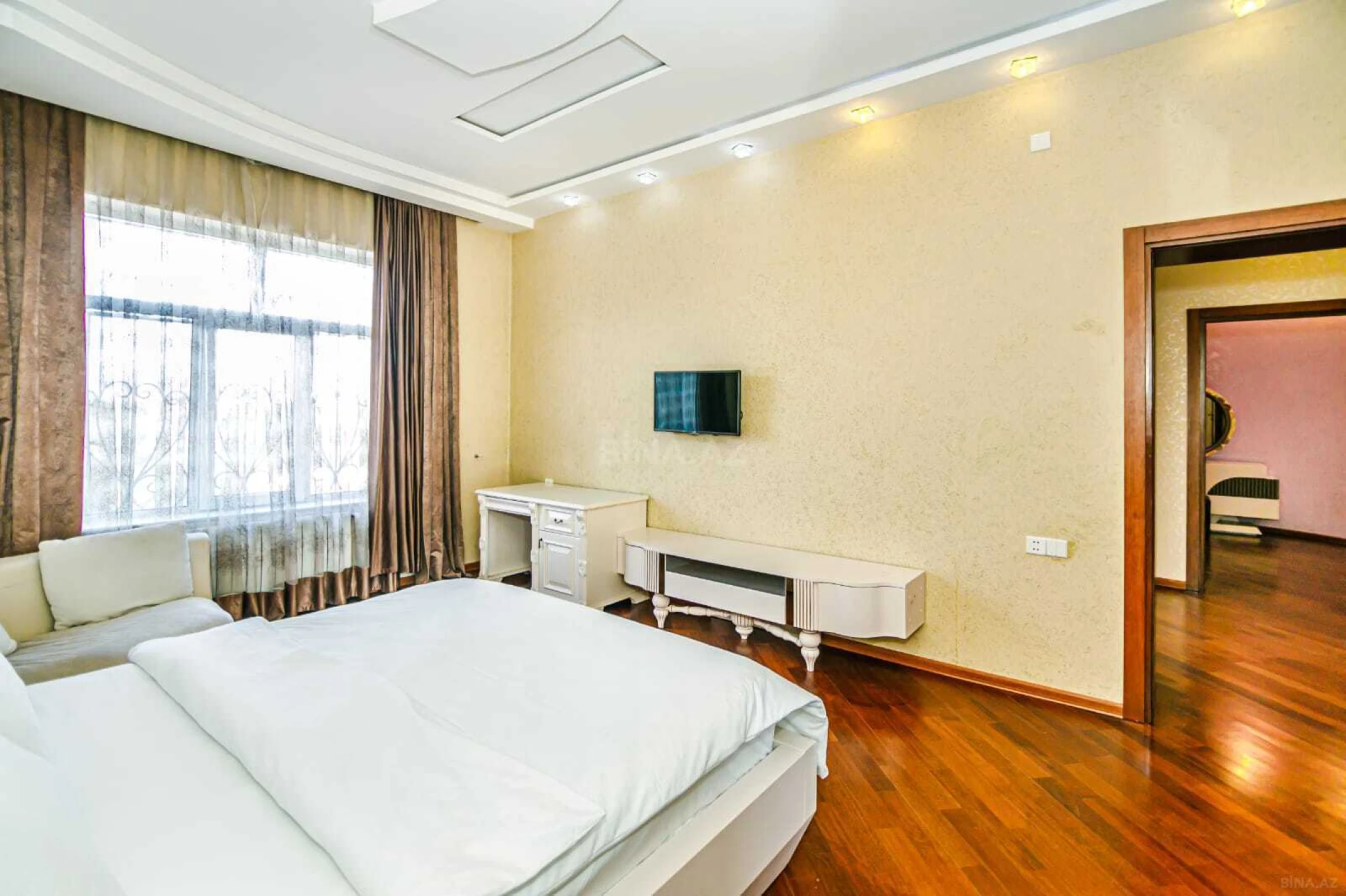 Kirayə verilir 8 otaqlı həyət evi 800 m²