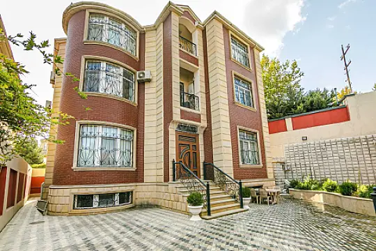 Kirayə verilir 8 otaqlı həyət evi 800 m² — Bakı, Badamdar 8 otaq 800.00 m²