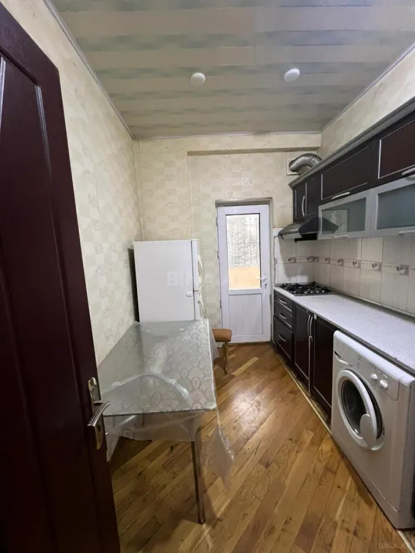 Kirayə verilir 2 otaqlı mənzil 86 m²