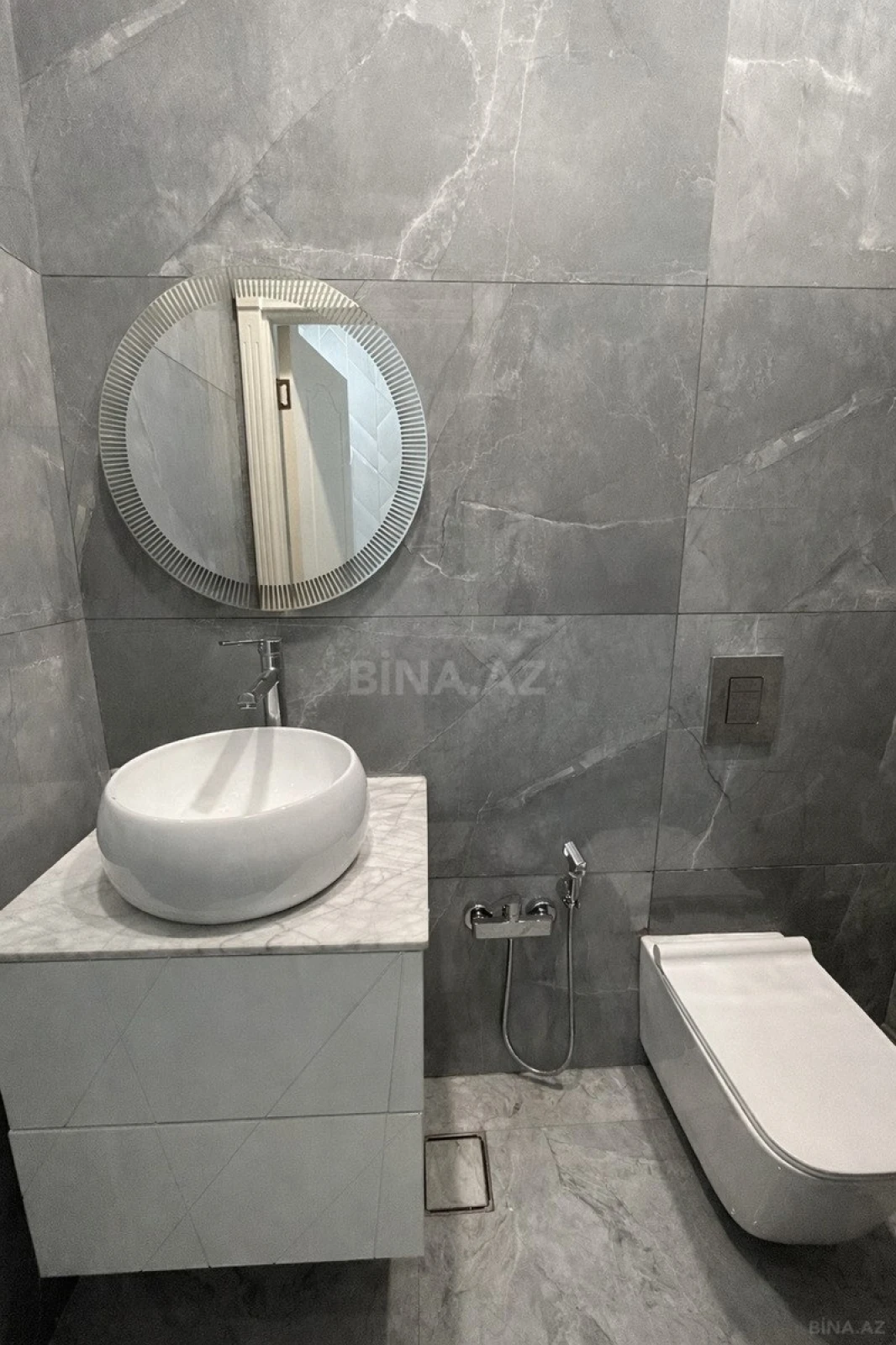 Kirayə verilir 3 otaqlı mənzil 116 m²