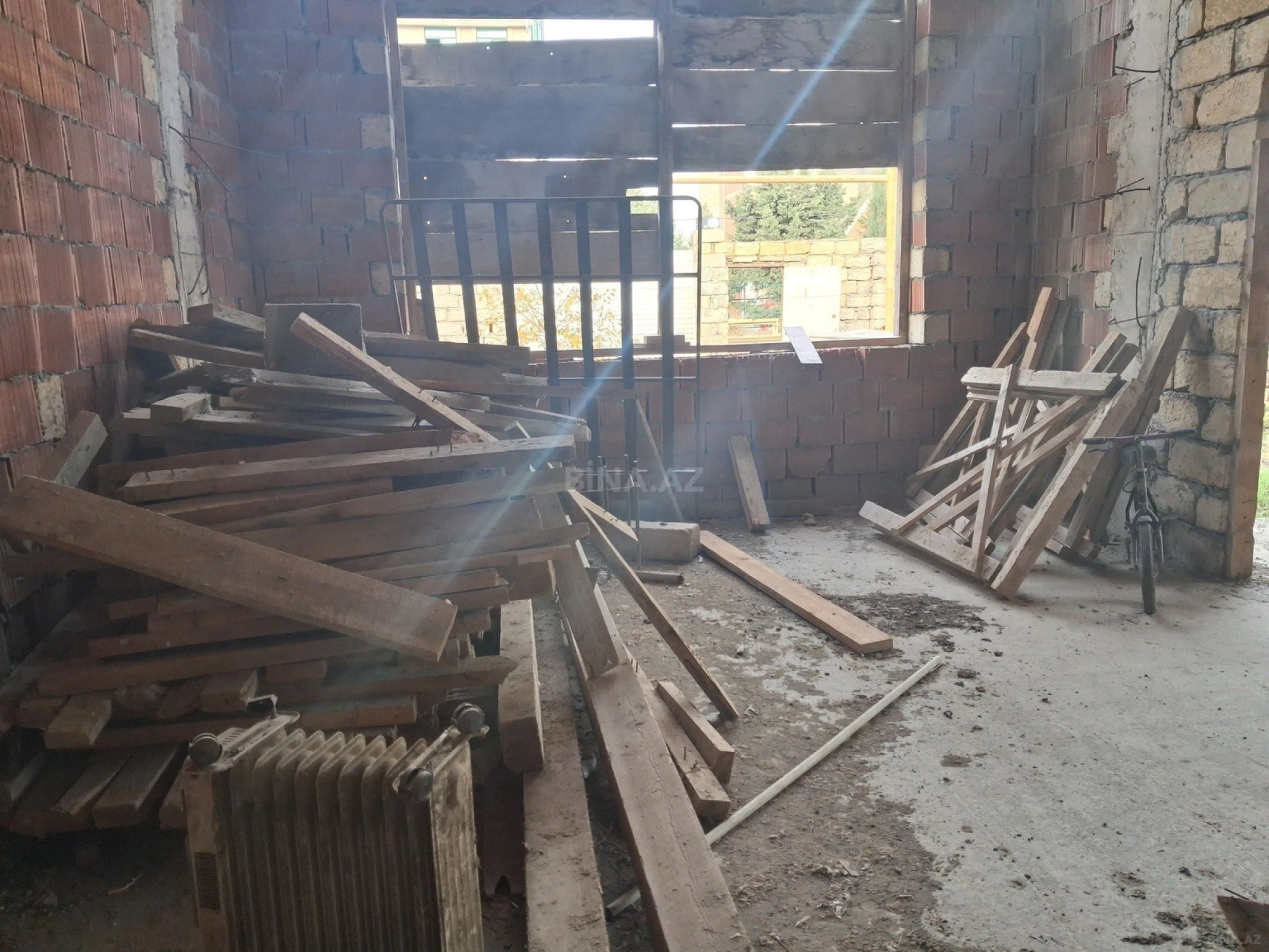 Satılır 5 otaqlı həyət evi 150 m²