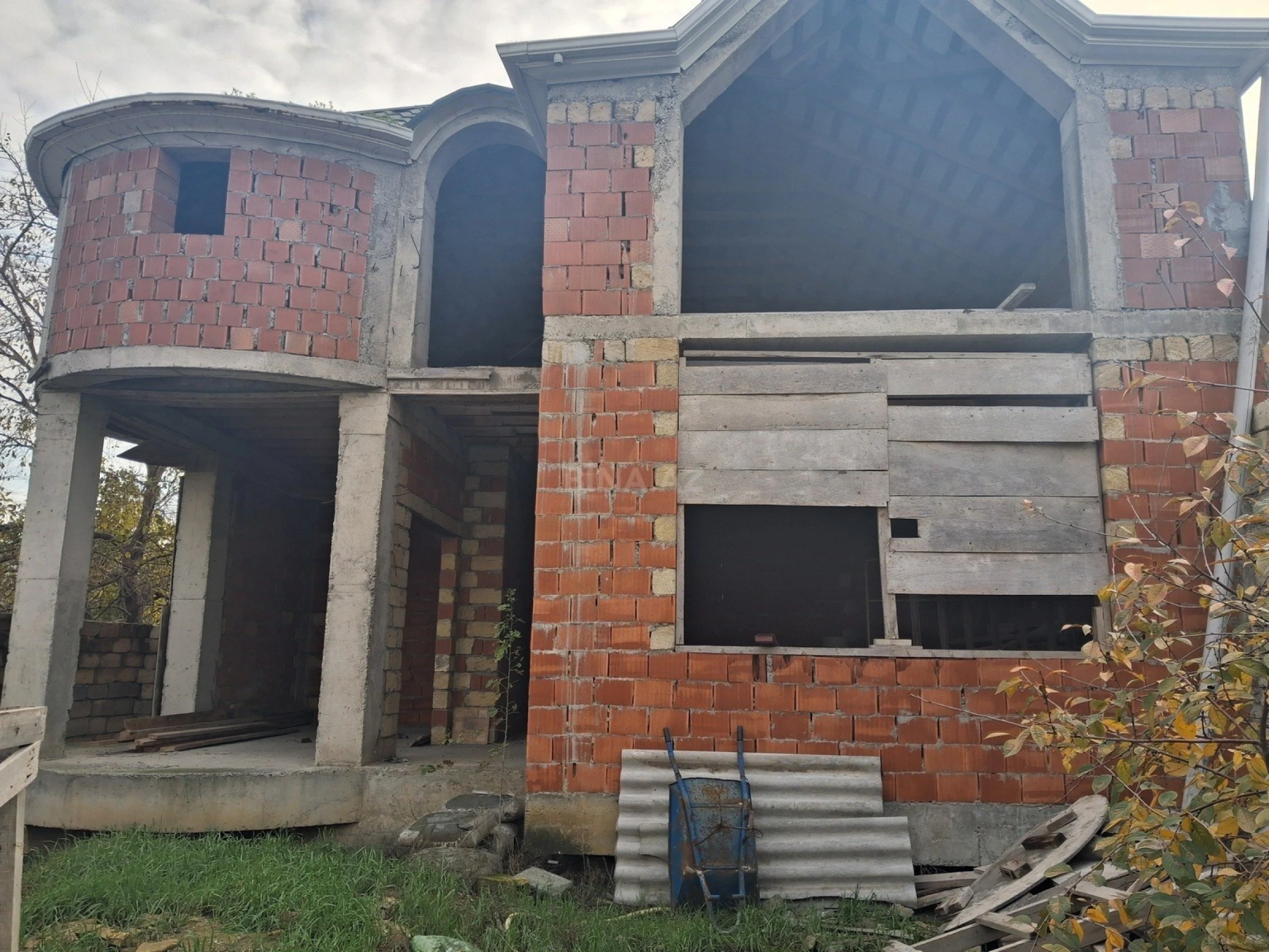 Satılır 5 otaqlı həyət evi 150 m²