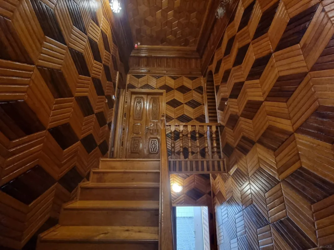 Satılır 5 otaqlı həyət evi 260 m²