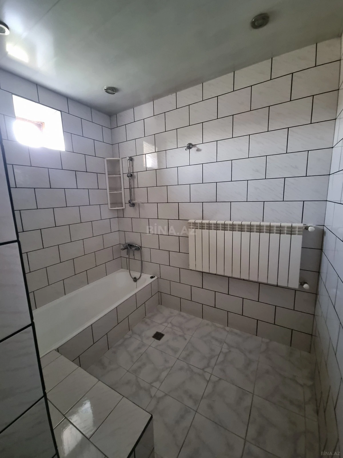 Satılır 5 otaqlı həyət evi 260 m²