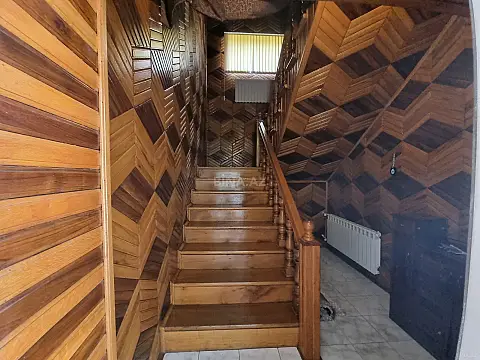 Satılır 5 otaqlı həyət evi 260 m²