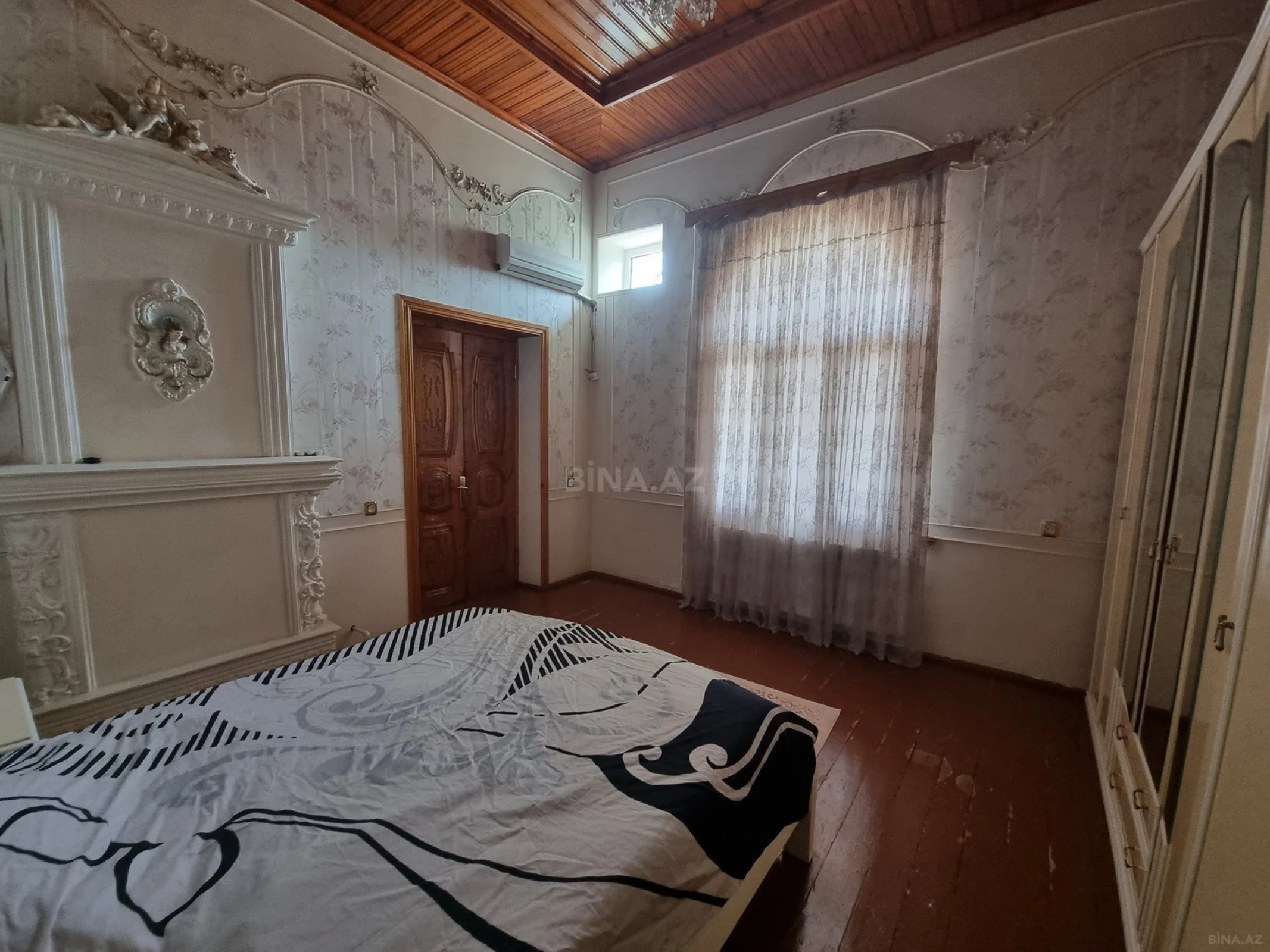 Satılır 5 otaqlı həyət evi 260 m²