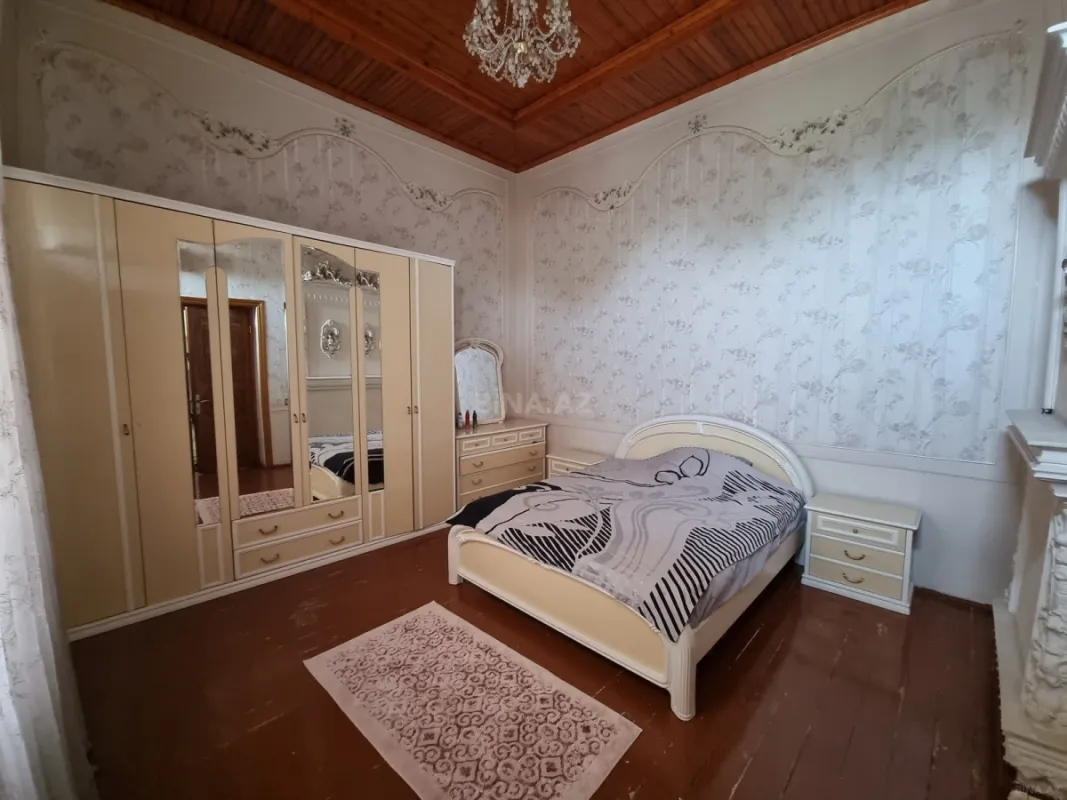 Satılır 5 otaqlı həyət evi 260 m²