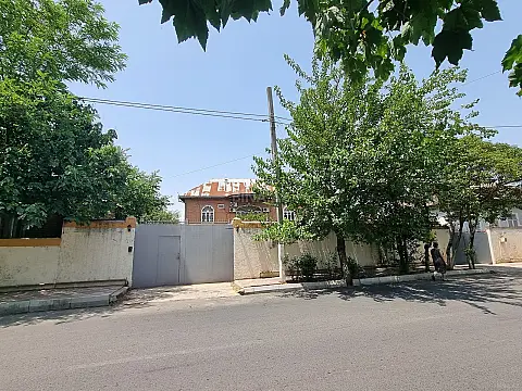 Satılır 5 otaqlı həyət evi 260 m²