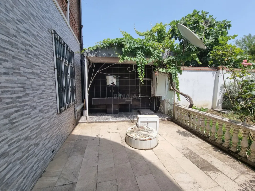 Satılır 5 otaqlı həyət evi 260 m²