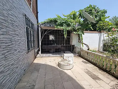 Satılır 5 otaqlı həyət evi 260 m²