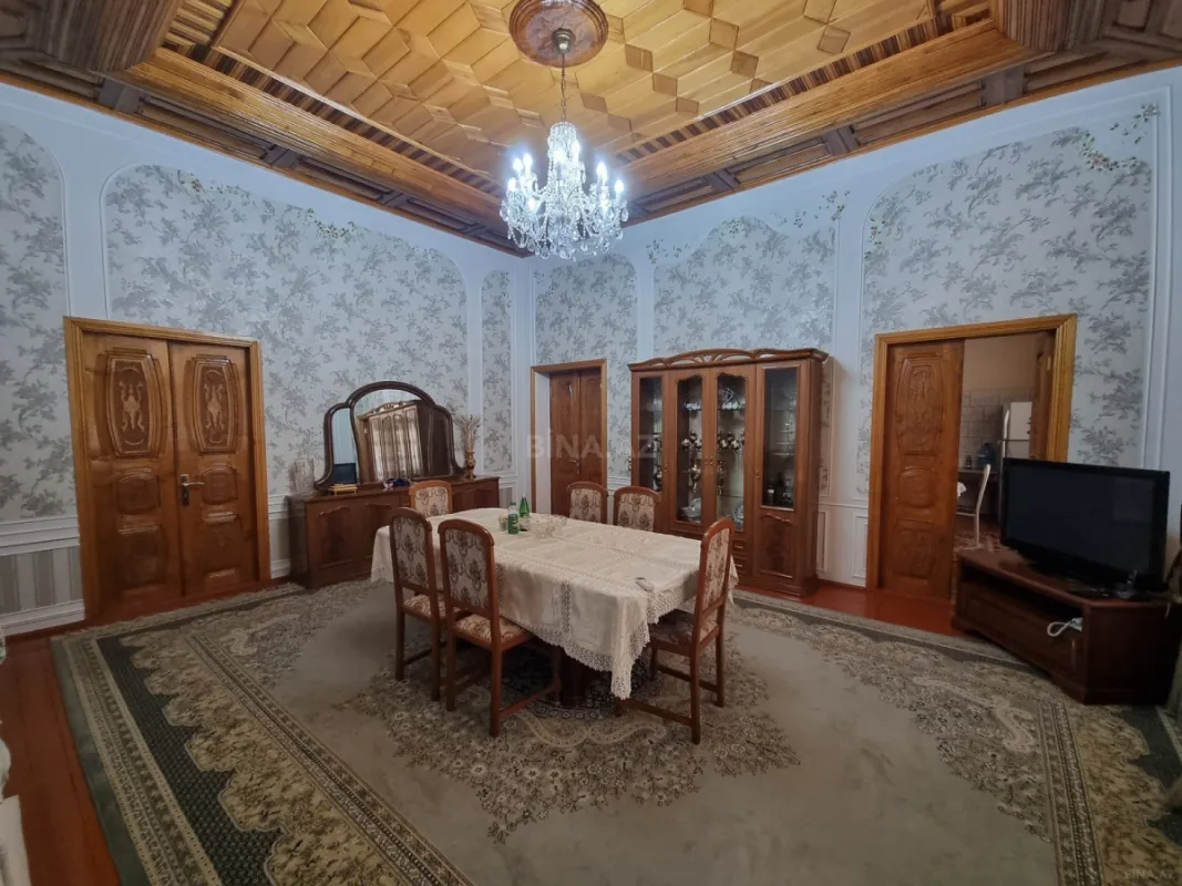 Satılır 5 otaqlı həyət evi 260 m²