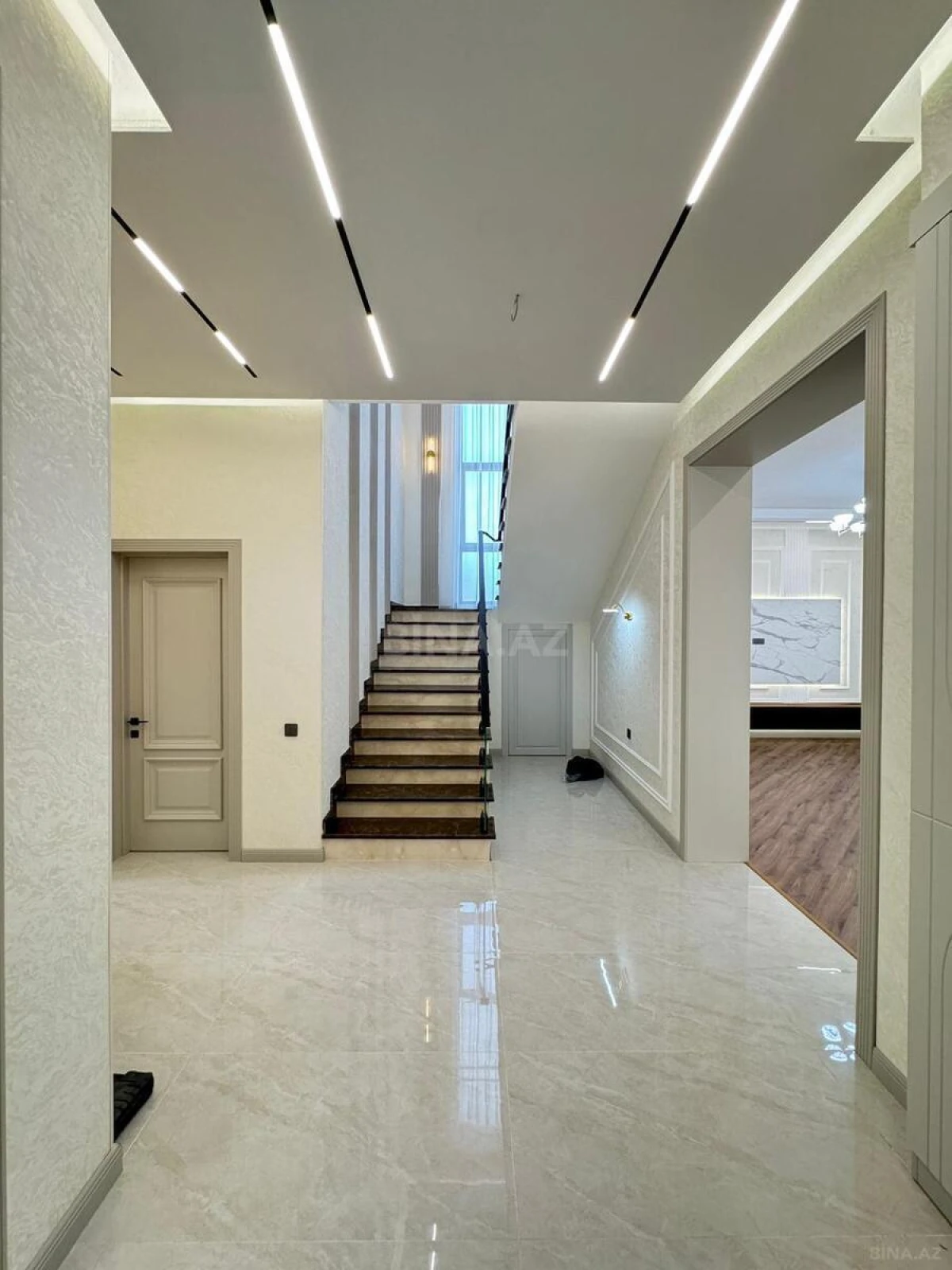 Satılır 5 otaqlı həyət evi 200 m²