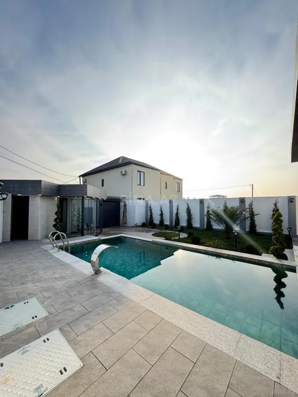 Satılır 5 otaqlı həyət evi 200 m²