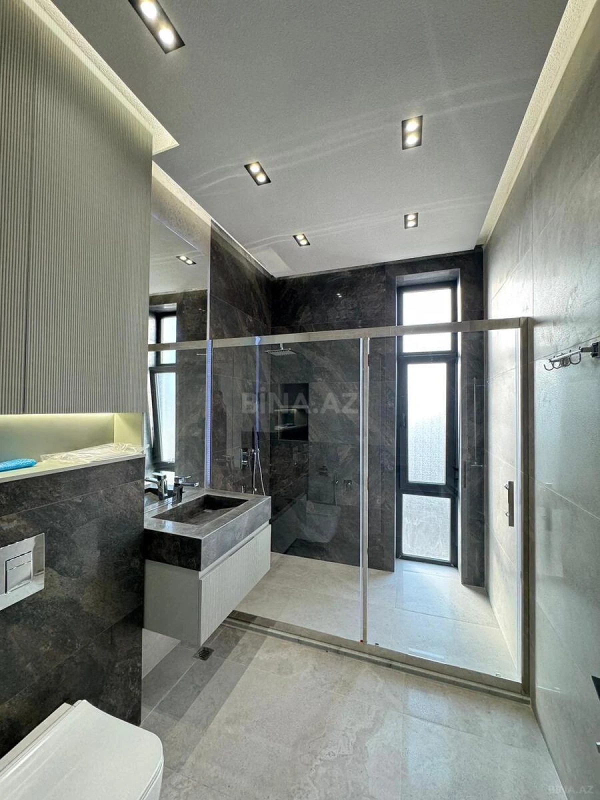 Satılır 5 otaqlı həyət evi 200 m²