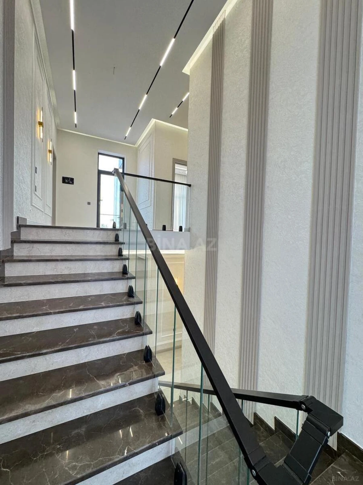 Satılır 5 otaqlı həyət evi 200 m²