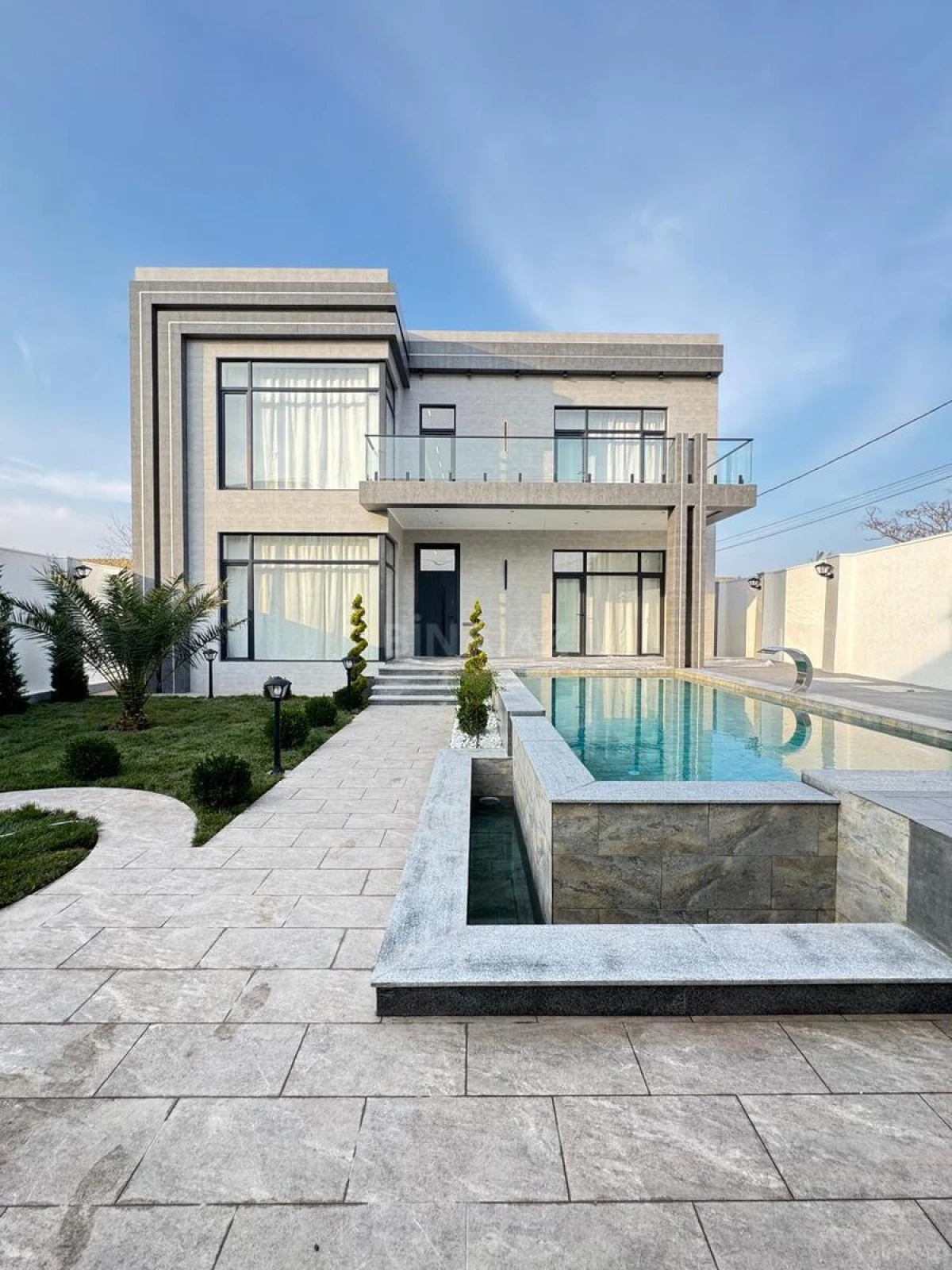 Satılır 5 otaqlı həyət evi 200 m²