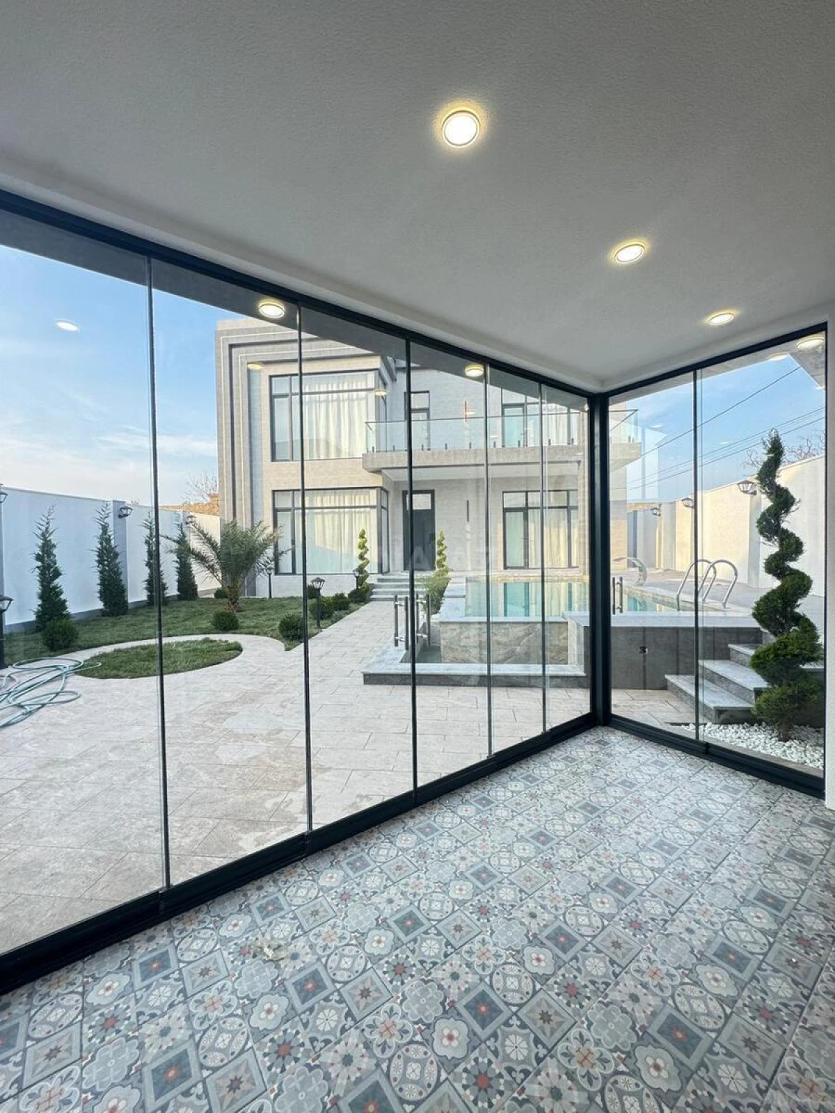 Satılır 5 otaqlı həyət evi 200 m²