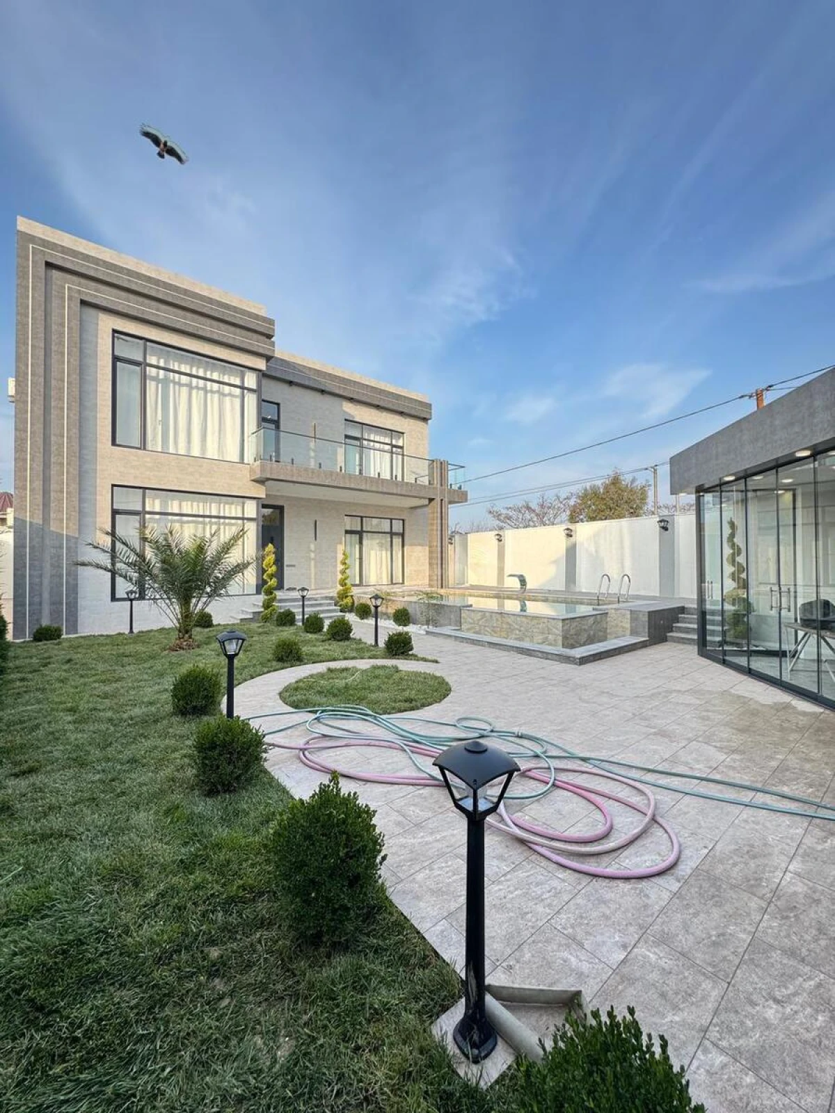 Satılır 5 otaqlı həyət evi 200 m²