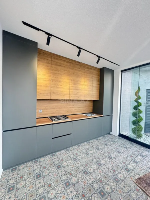 Satılır 5 otaqlı həyət evi 200 m²