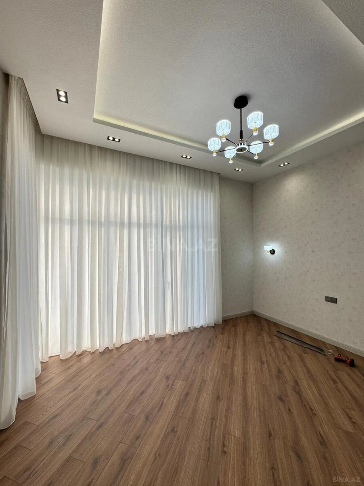 Satılır 5 otaqlı həyət evi 200 m²