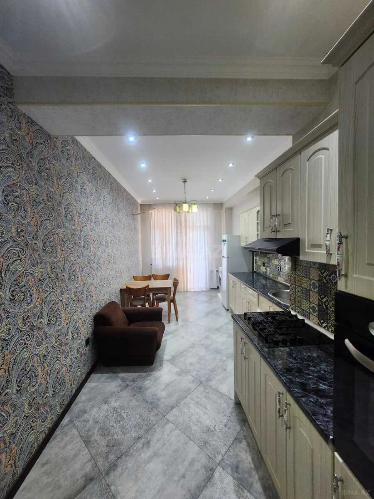 Kirayə verilir 3 otaqlı mənzil 128 m²