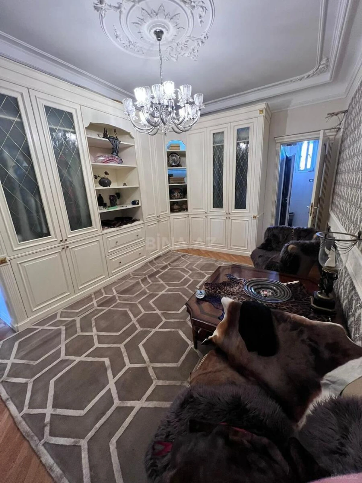 Satılır 4 otaqlı mənzil 160.3 m²