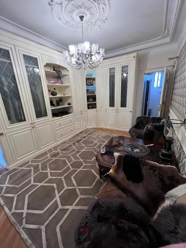 Satılır 4 otaqlı mənzil 160.3 m²