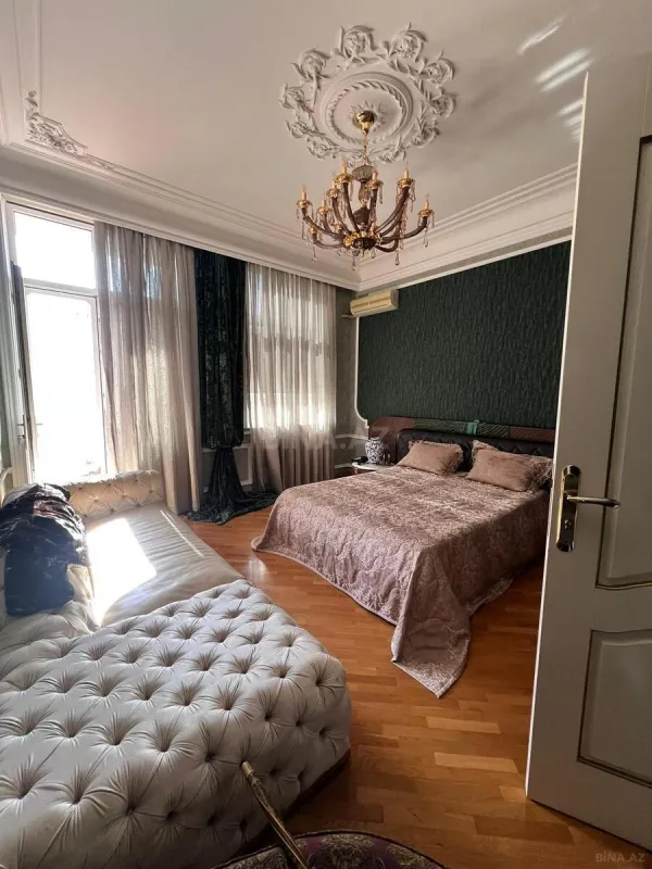 Satılır 4 otaqlı mənzil 160.3 m²