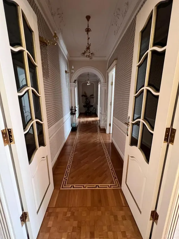 Satılır 4 otaqlı mənzil 160.3 m²