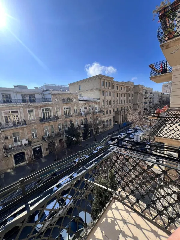 Satılır 4 otaqlı mənzil 160.3 m²