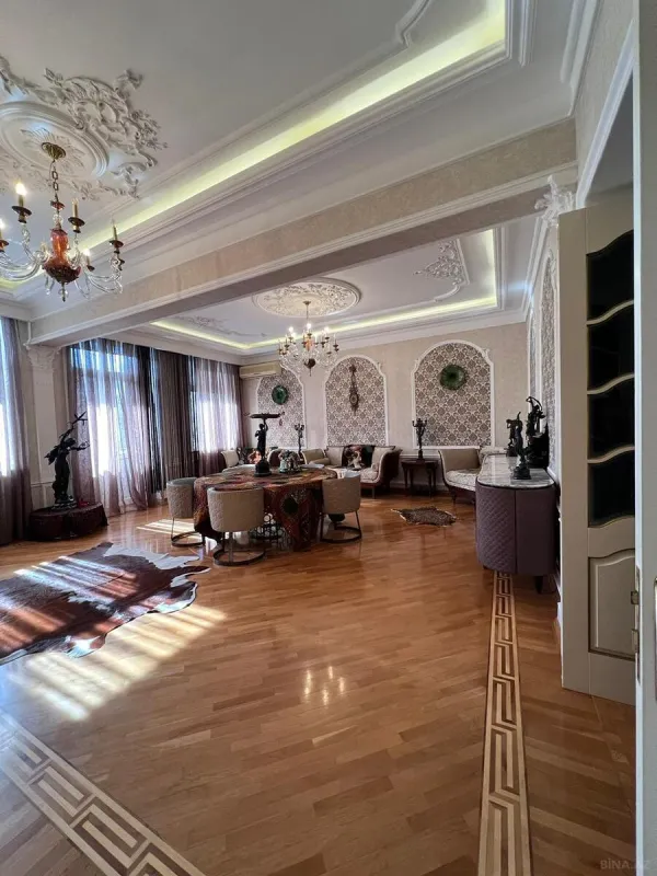 Satılır 4 otaqlı mənzil 160.3 m²