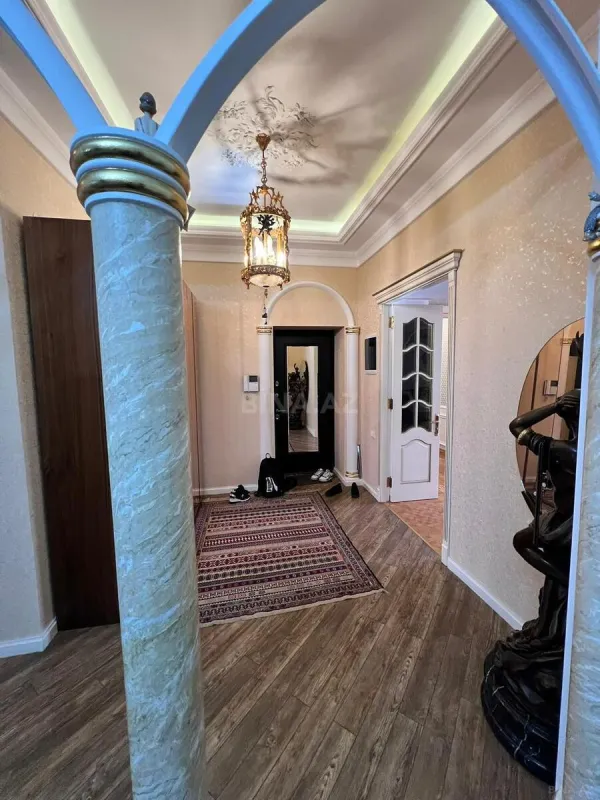 Satılır 4 otaqlı mənzil 160.3 m²