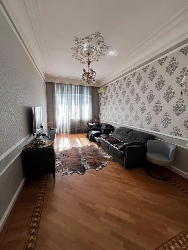 Satılır 4 otaqlı mənzil 160.3 m²