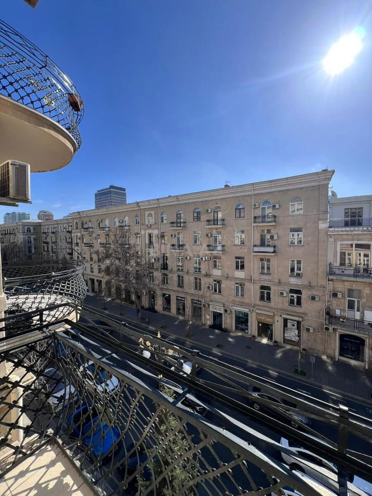 Satılır 4 otaqlı mənzil 160.3 m²